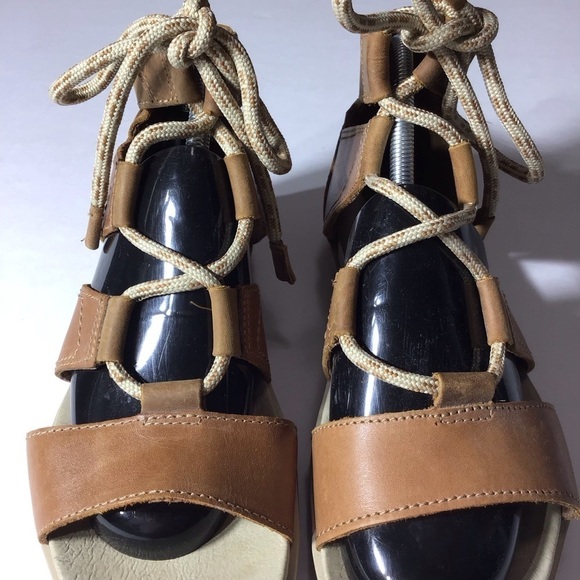Sorel Torpeda Lace II Leather Gladiator Sandal Size 9. - Picture 3 of 10
